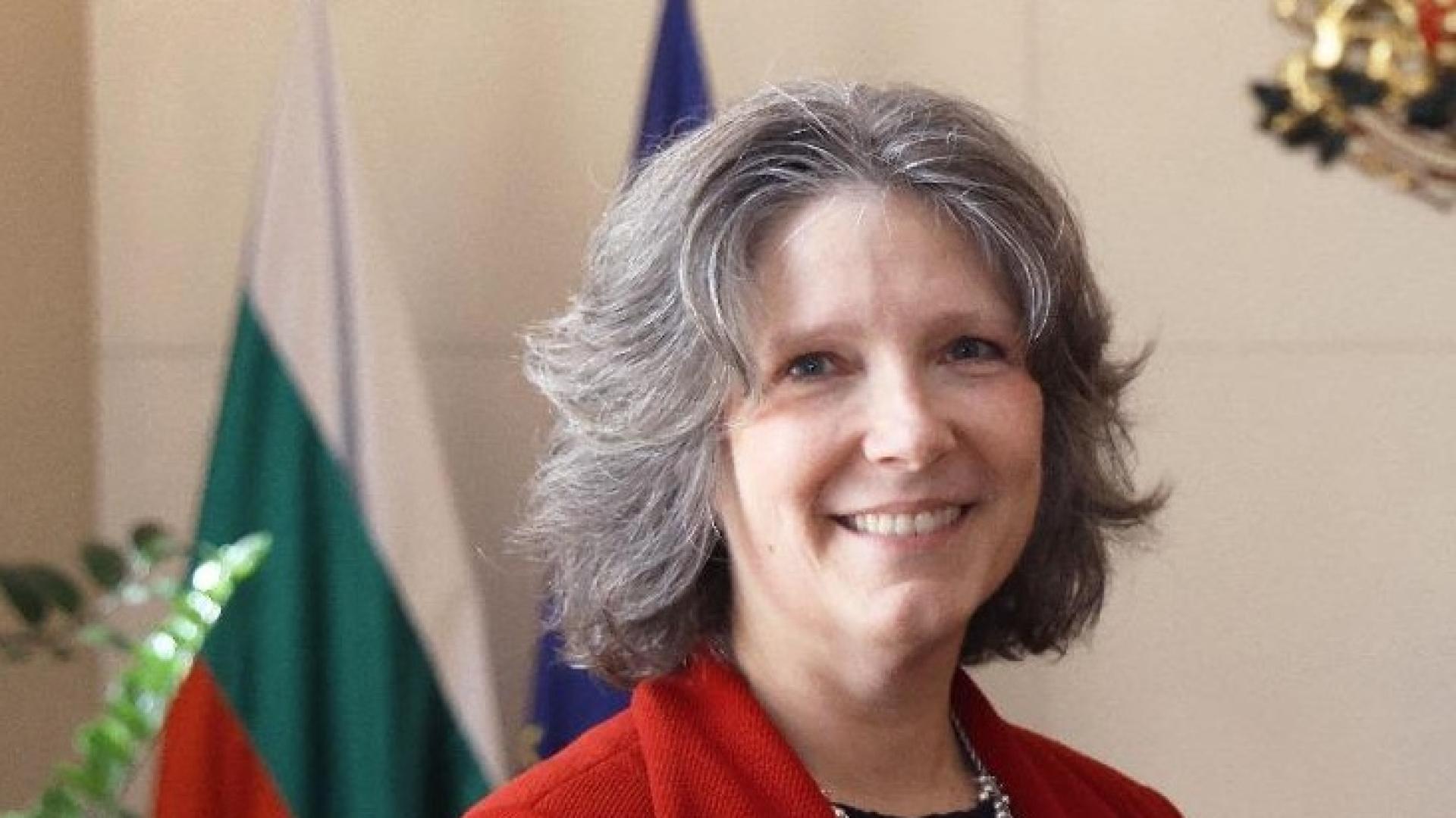 Вкрая на своята мисия в България временно управляващият посолството на