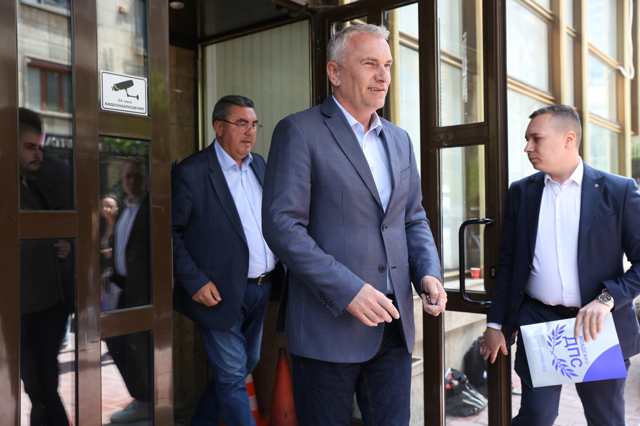 <p>Служители на областната управа запечатаха централата на ДПС &ndash; Централен съвет на столичния бул. &quot;Александър Стамболийски&quot; 45А.</p>
