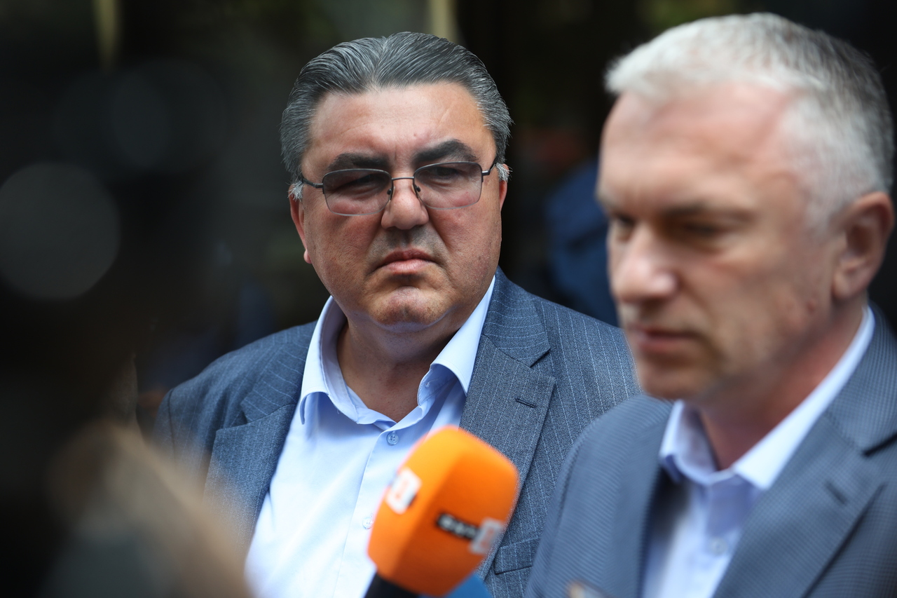 <p>Служители на областната управа запечатаха централата на ДПС &ndash; Централен съвет на столичния бул. &quot;Александър Стамболийски&quot; 45А.</p>