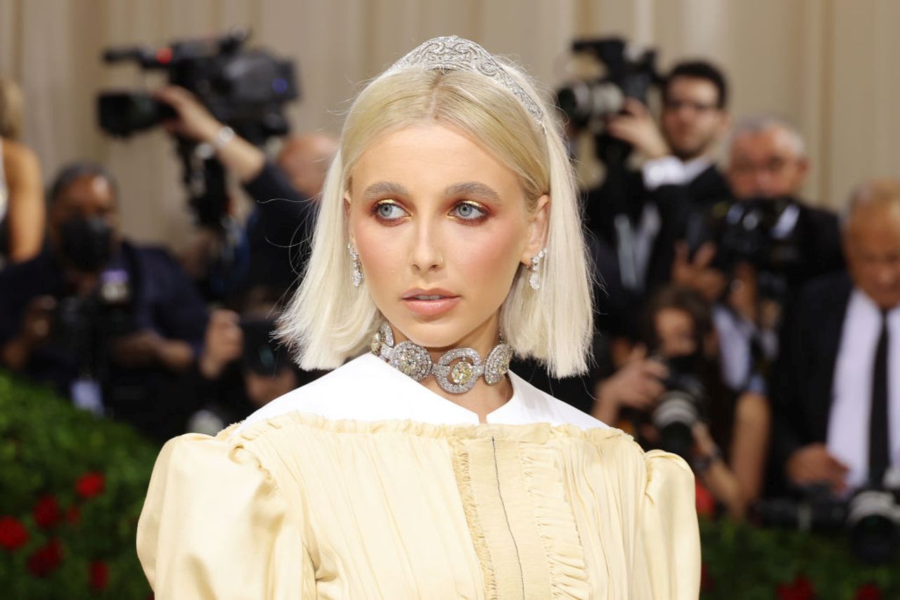 <p>На Met Gala през 2022 г. Ема Чембърлейн носеше диамантена тиара от 1911 г. и чокер, за който се смяташе, че преди това е бил собственост на махараджата на Патиала.</p>