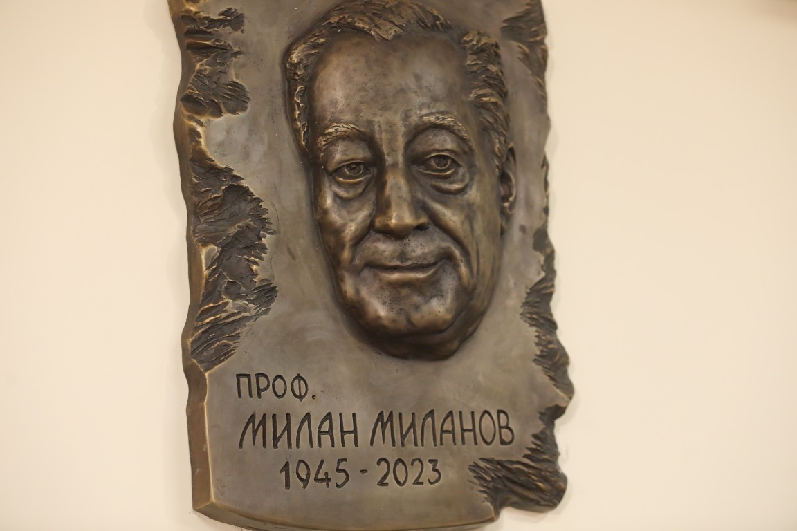 Откриха паметна плоча на д-р Милан Миланов