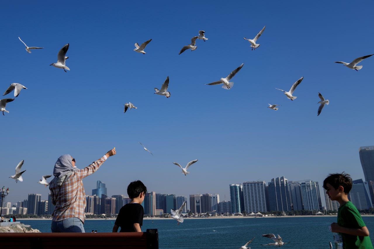 Двама загинали при ракетна атака над Абу Даби