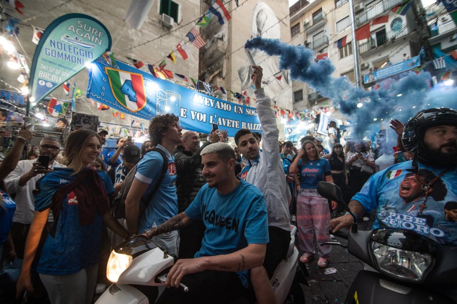 Празненствата в Неапол след титлата на Наполи1