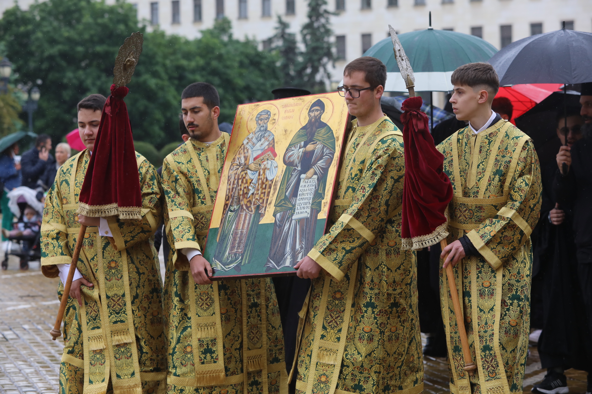 <p>Празничното шествие за 24 май в София</p>