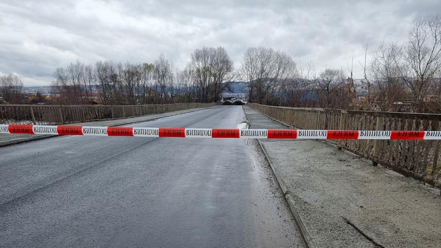 Разливът на река Вит затвори път край Плевен