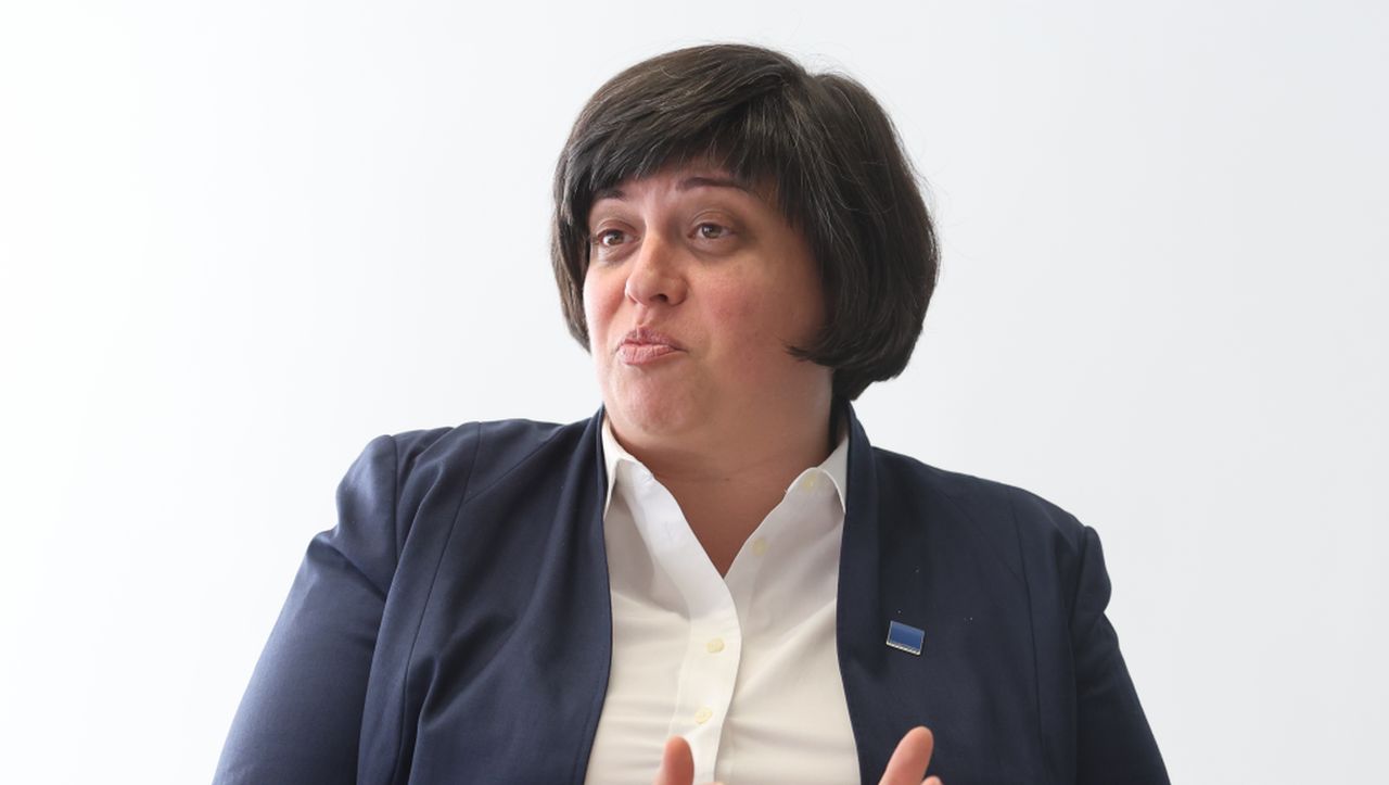 Иван Иванов поканил със SMS Диана Русинова да оглави АПИ, тя приема