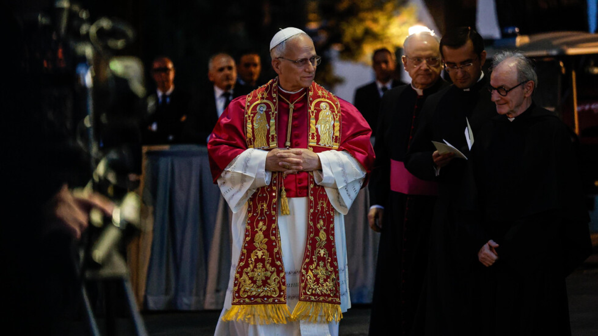 Папа Лъв XIV се появи с омофор дар от българския
