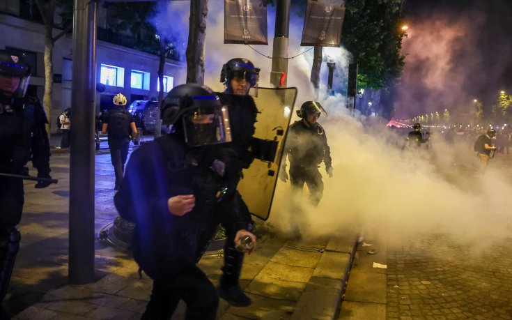 Жестоки безредици в Тел Авив отмениха дербито между Апоел и Макаби (видео)