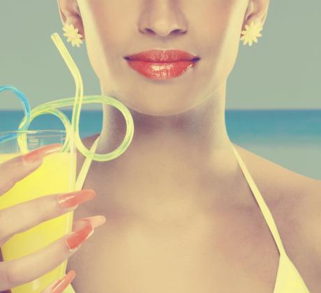 Колко често хващате студена напитка и автоматично грабвате сламка Ако