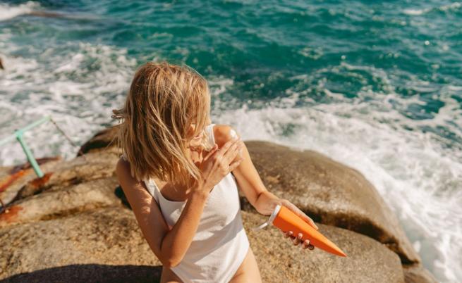 Колко слънцезащитен крем трябва да нанесете?