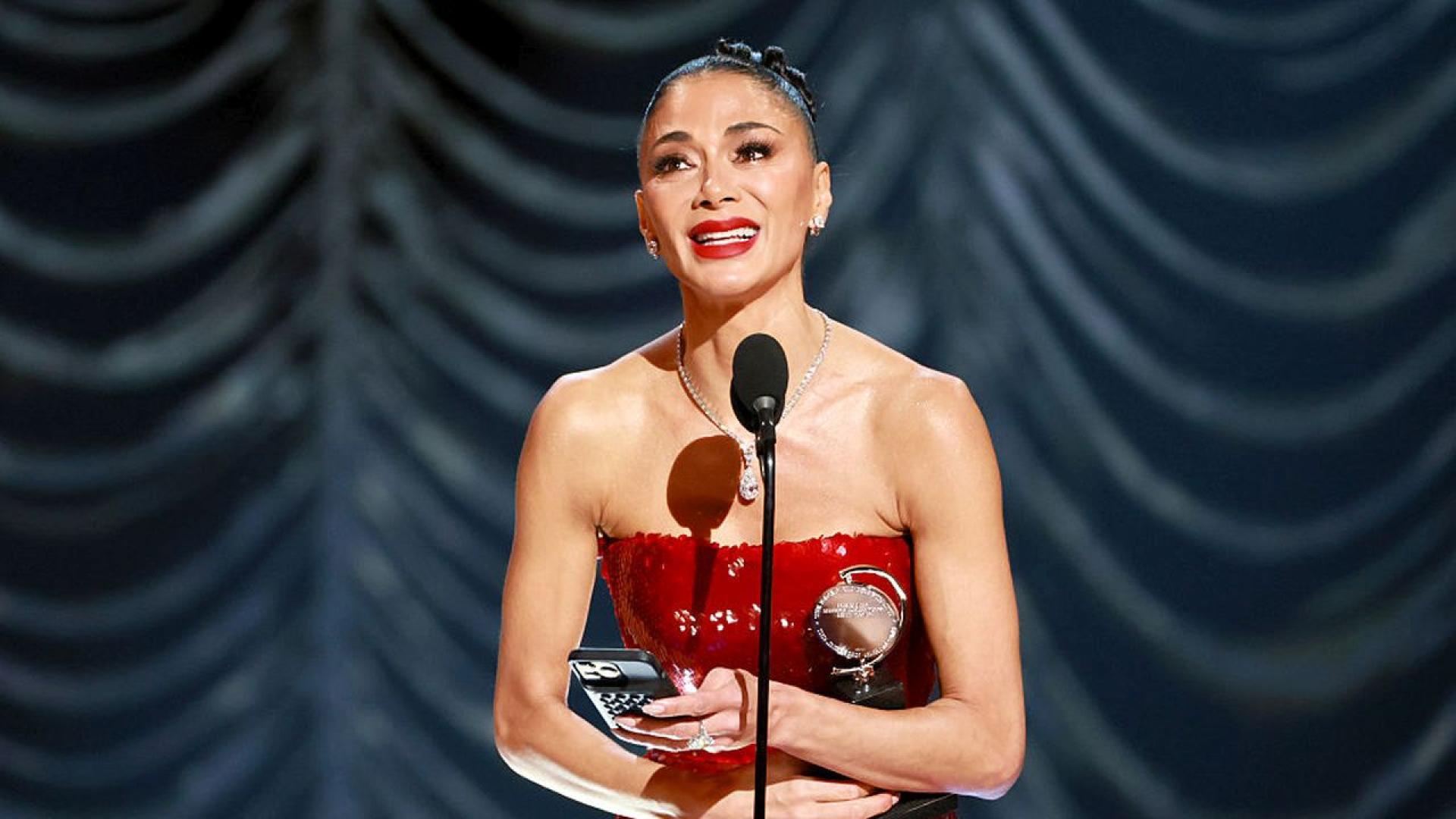 Никол Шерцингер усети любовта на наградите Тони през 2025 г В