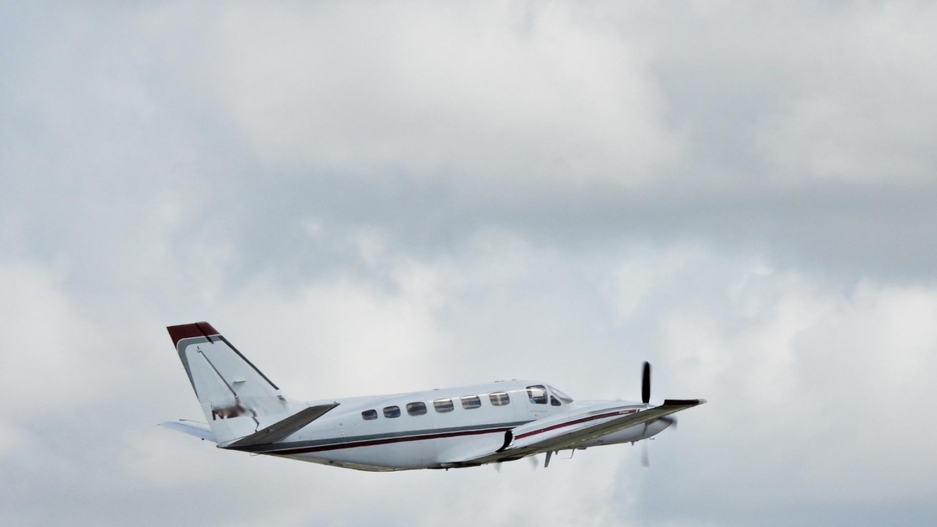 Самолет с шестима души на борда се разби в океана