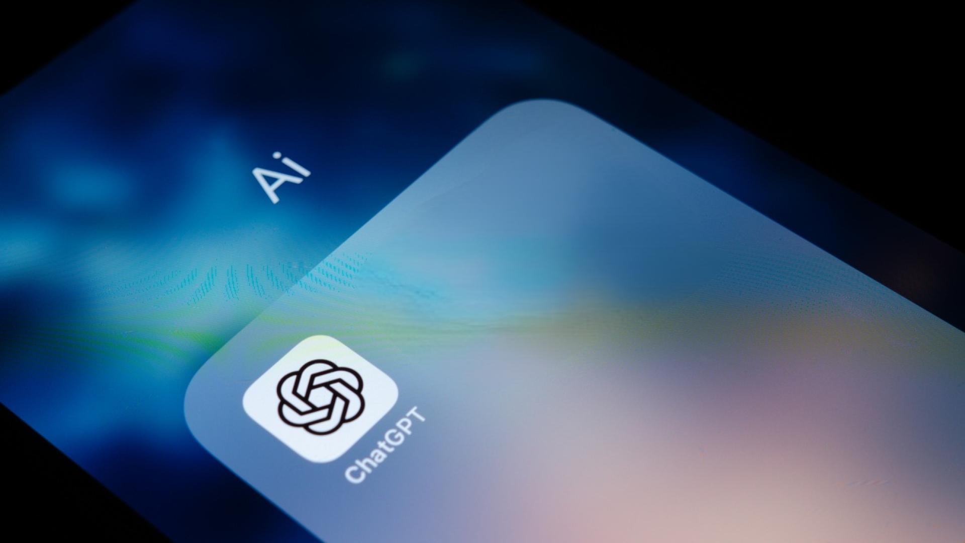 Хиляди потребители на ChatGPT съобщиха че приложението не работи предаде  OpenAI