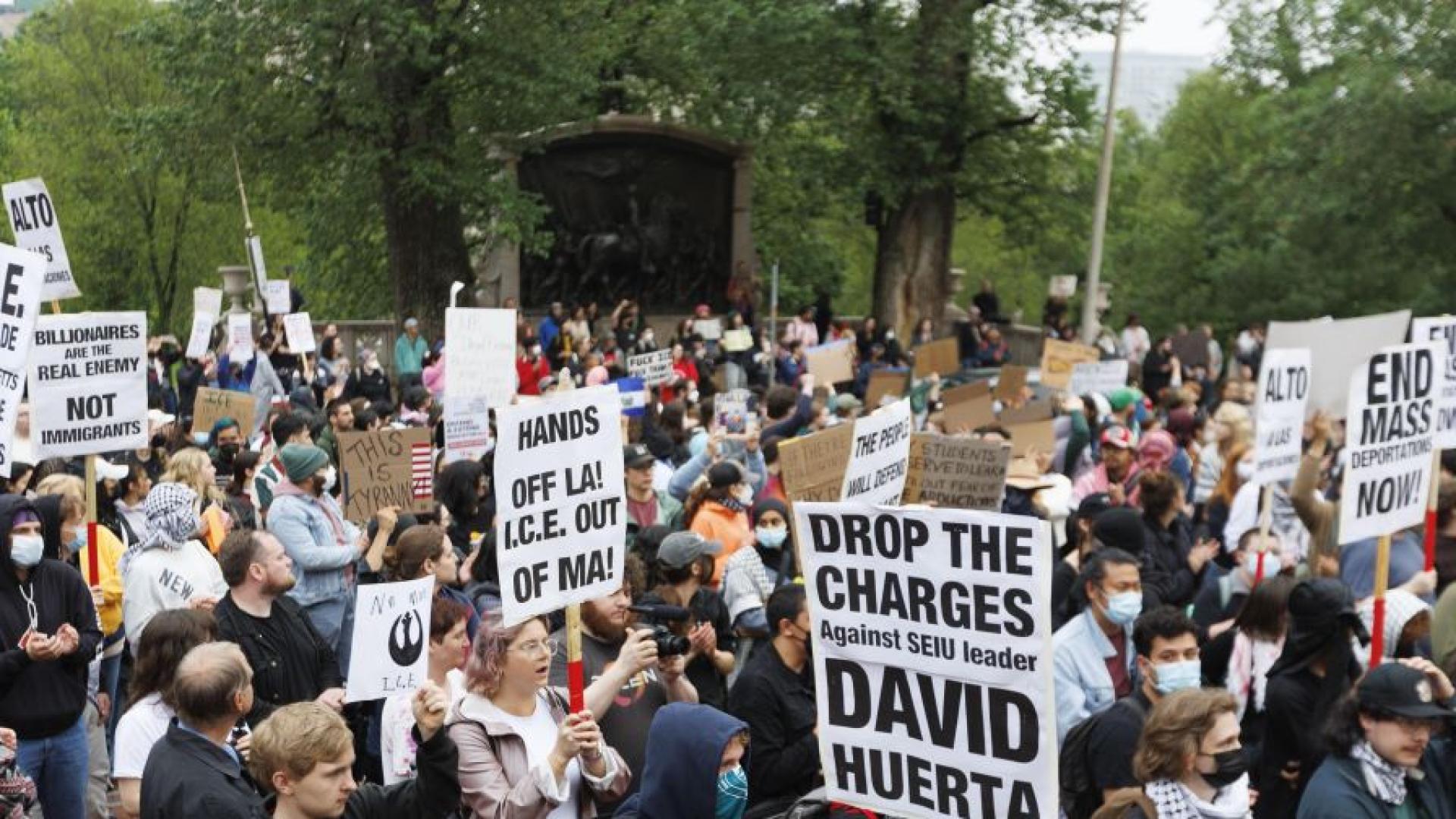 Кметът Карън Бас наложи полицейски час в центъра на Лос