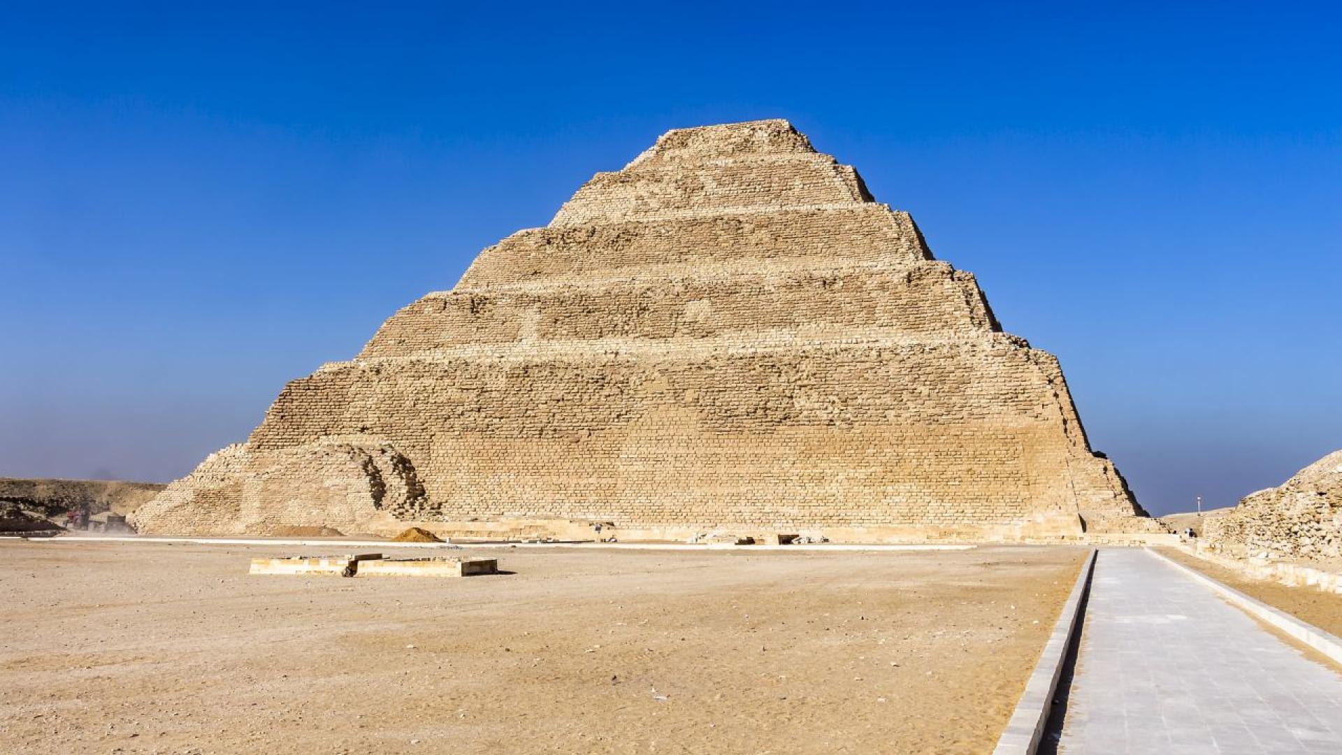 Огромният и изключително древен некропол в Сакара разположен в египетската