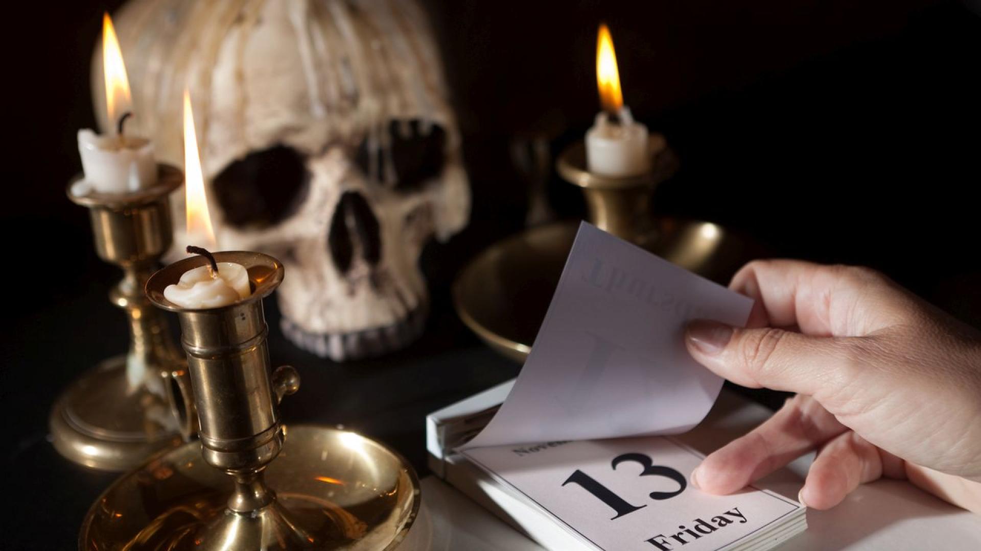 Петък 13 и е денят на лошия късмет счупените огледала и