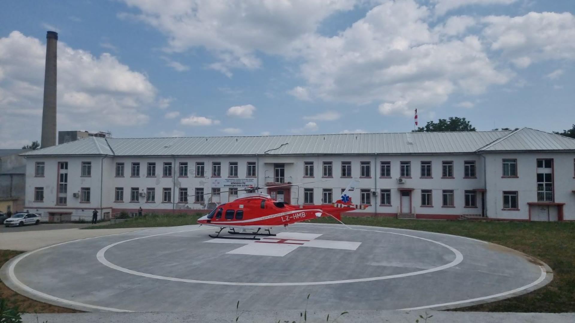 За пръв път медицински хеликоптер кацна на площадката на Университетската