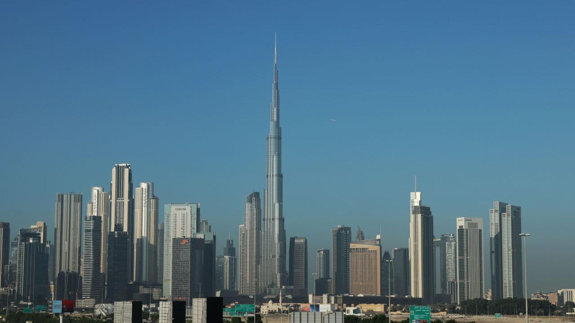 Службата за гражданска защита на Дубай съобщи че успешно е