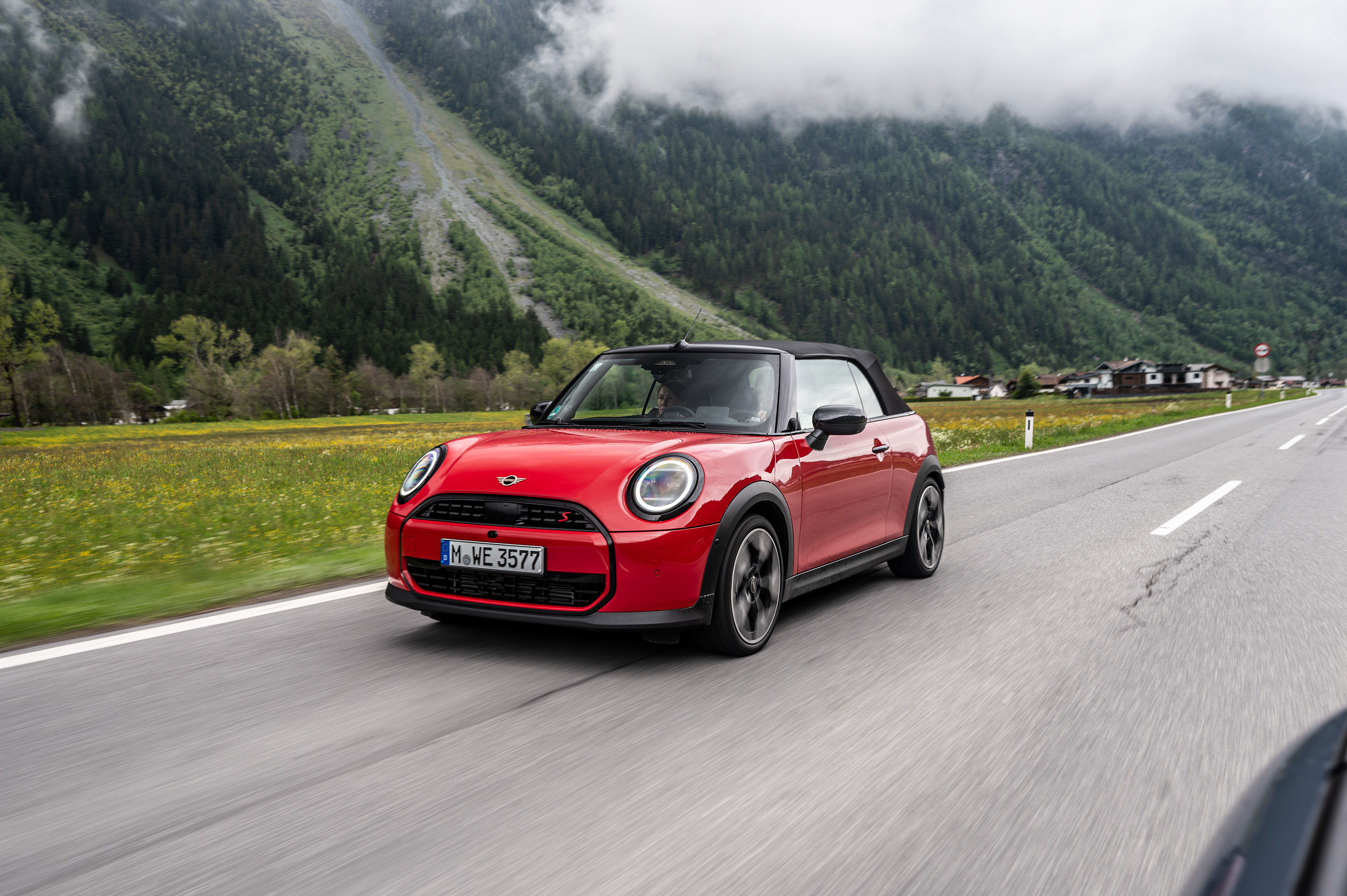 MINI Cooper S Cabrio: неподозиран талант (тест драйв)