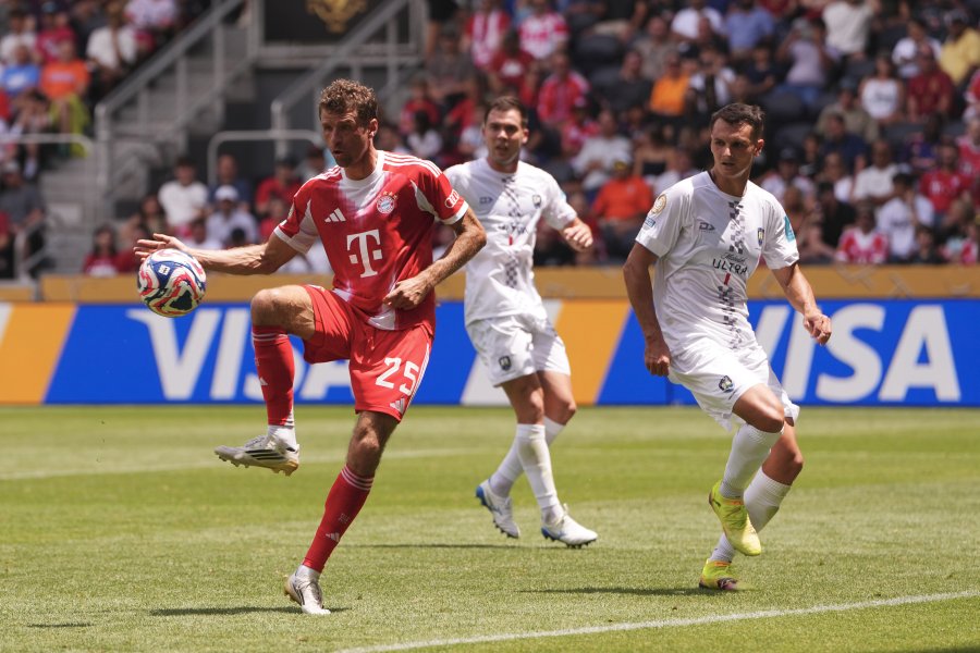 Байерн Оукланд Сити1