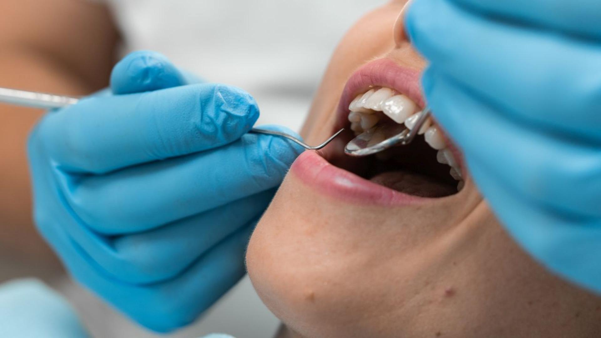 Фалшив зъболекар и двама асистенти които са лекували десетки пациенти