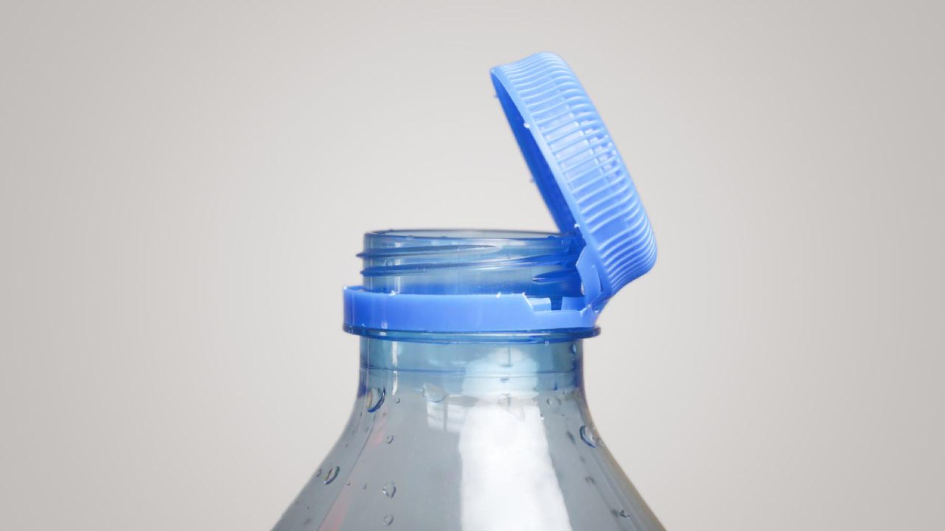 През юли 2024 година Европейският съюз задължи производителите на бутилки