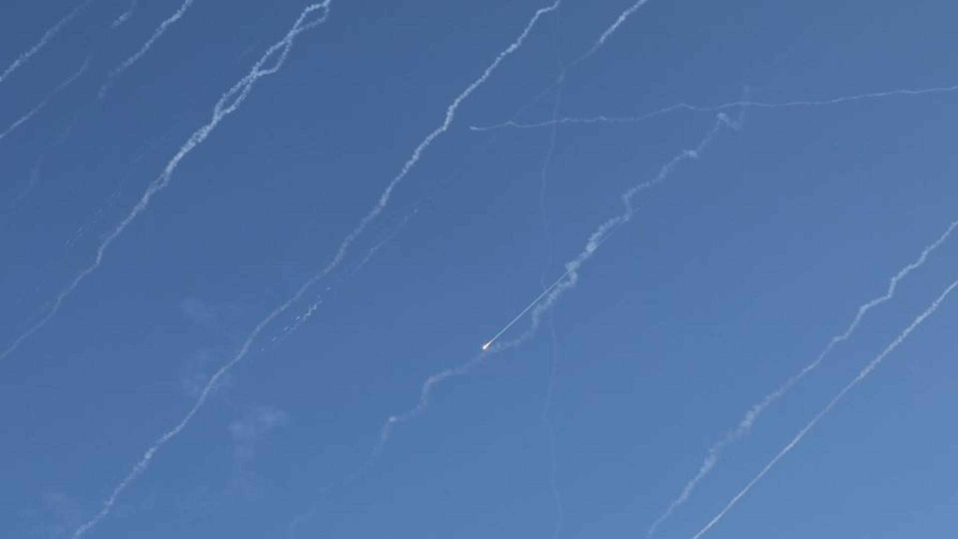 Държавната телевизия на Иран съобщи за нов залп от ракети