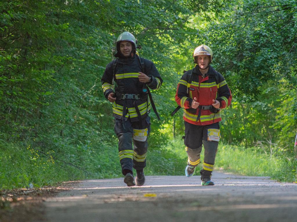 Пожарникари обраха овациите на Троянския маратон