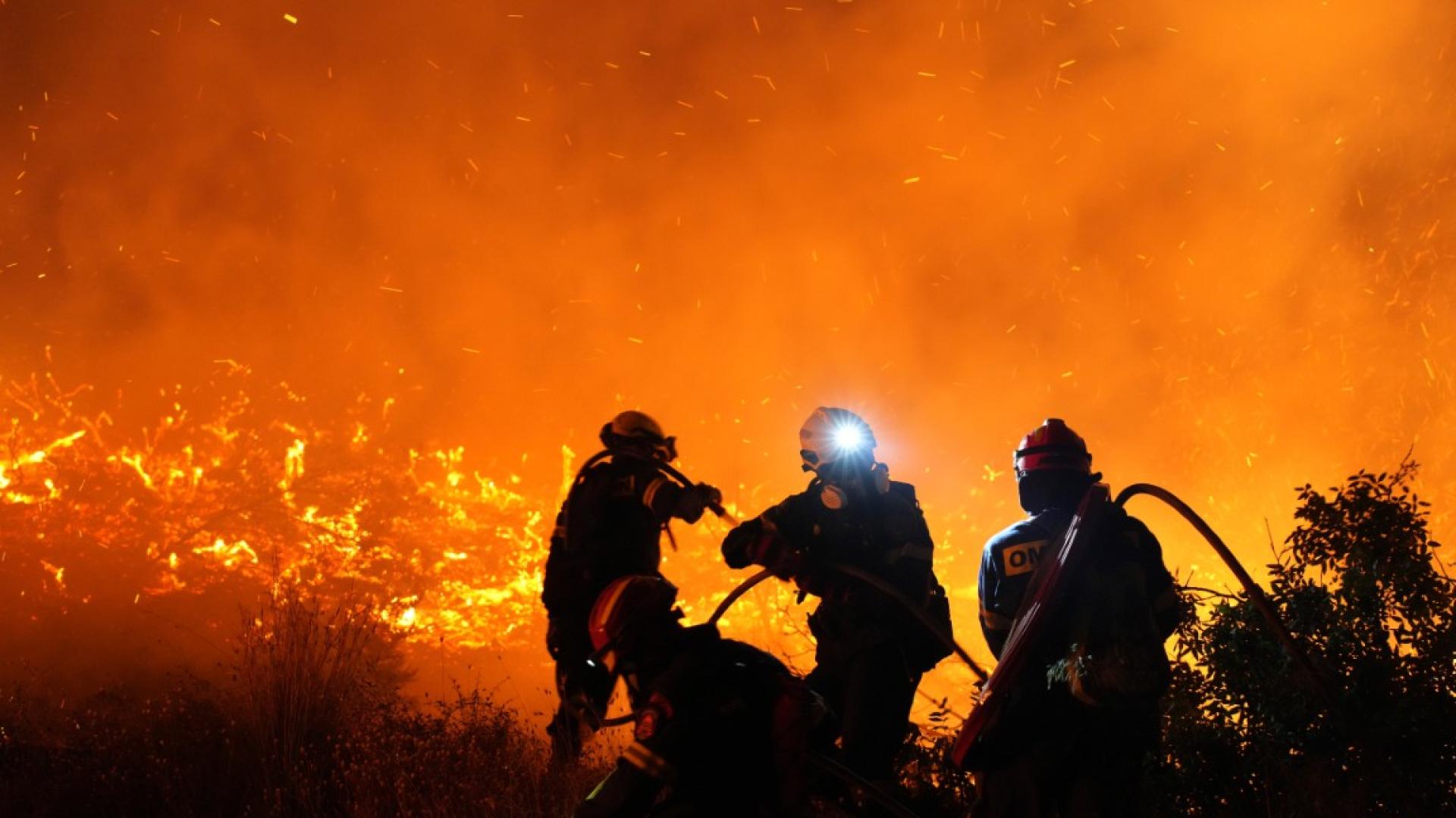 Гърция ще изпрати днес още над 170 пожарникари за да