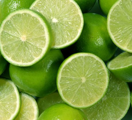 Сокът от лайм е богат на витамин C и флавоноиди растителни съединения