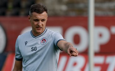 Сензация: Бивш футболист на Ливърпул на проби в Локомотив София