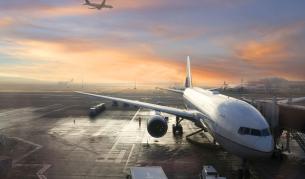 Войната в Иран: По-малко полети, по-скъпи билети