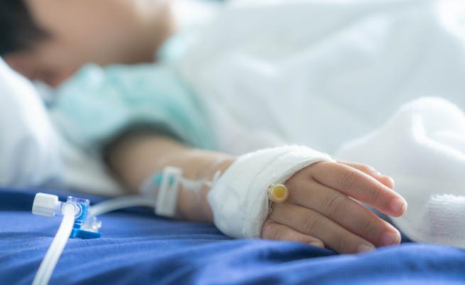 Ученичка едва не се задуши заради капачка от химикал, медици спасиха живота ѝ с операция