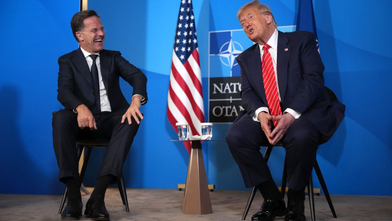 Шефът на НАТО Марк Рюте нарече президентът на САЩ Доналд Тръмп „татко“