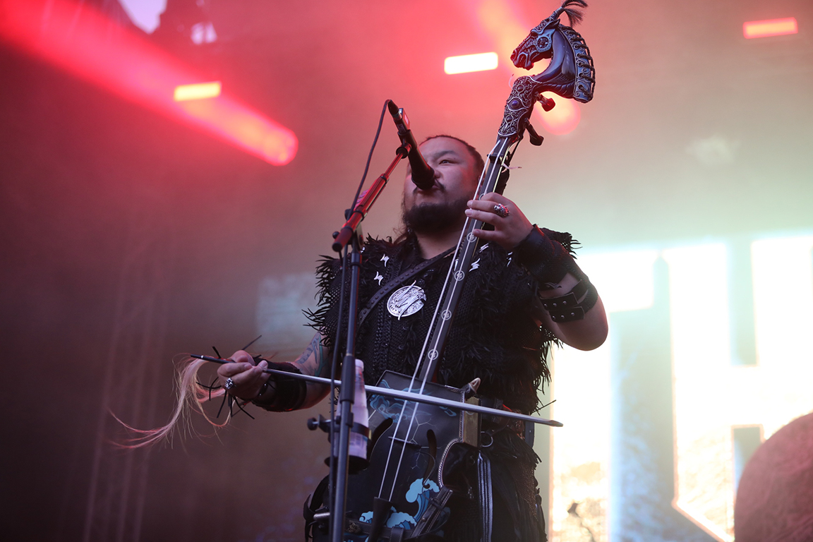 <p>Името им, вдъхновено от монголската дума за човек, символизира свързаността между хората, а музиката им е мост между културите</p>