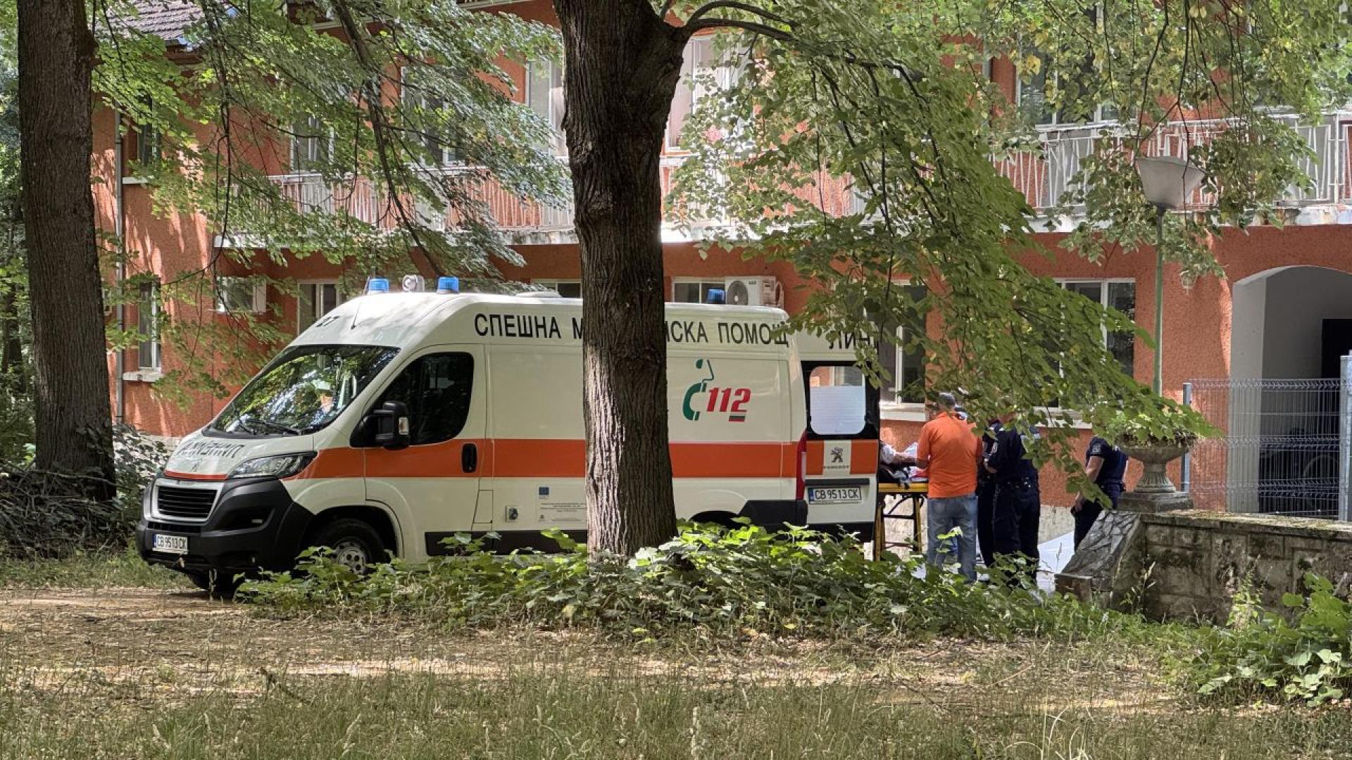 Полиция и служители на Регионалната здравна инспекция в Русе влязоха