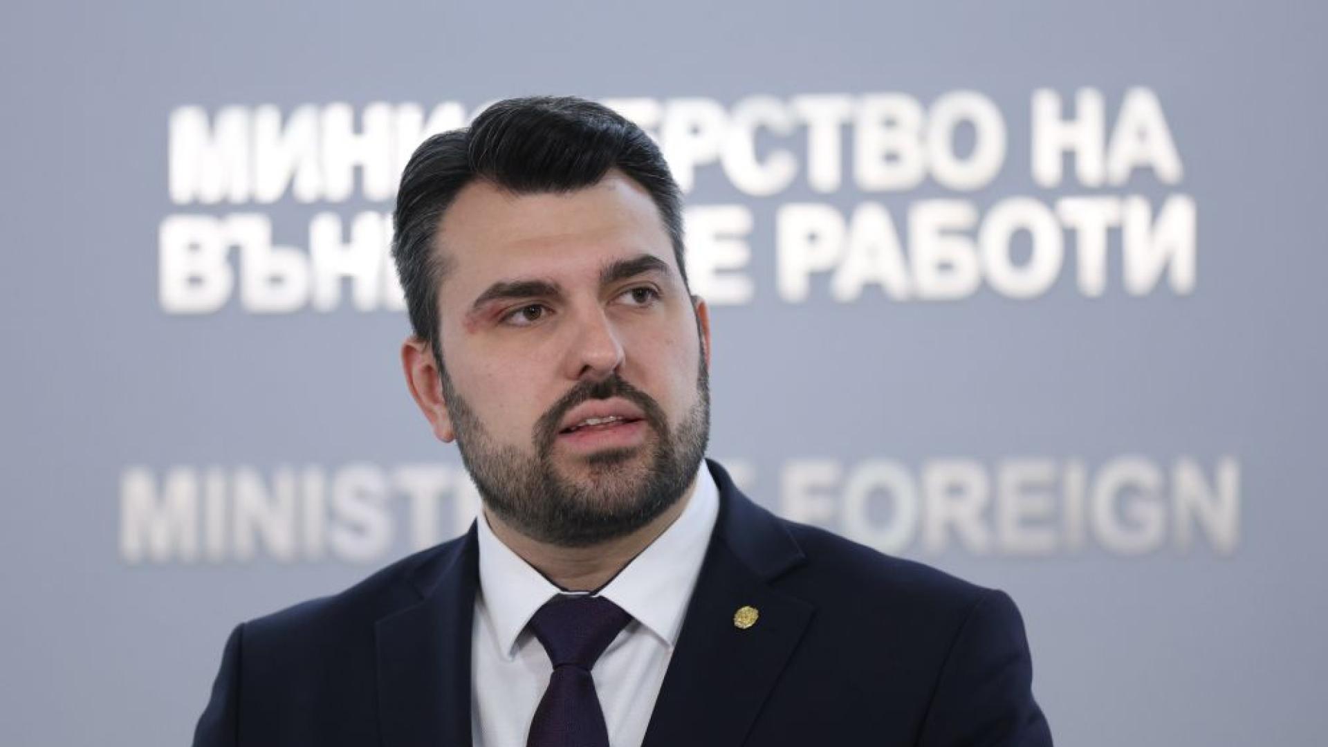 Министърът на външните работи Георг Георгиев поздрави украинците за Деня