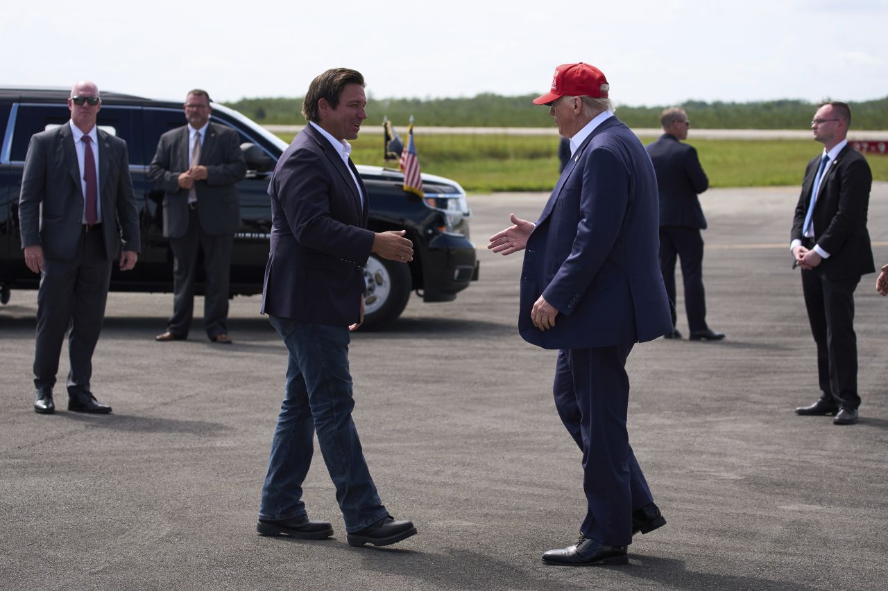 <p>Президентът на САЩ Доналд Тръмп посети новия център за задържане във Флорида, наречен &bdquo;Алигатор Алкатраз&ldquo;</p>