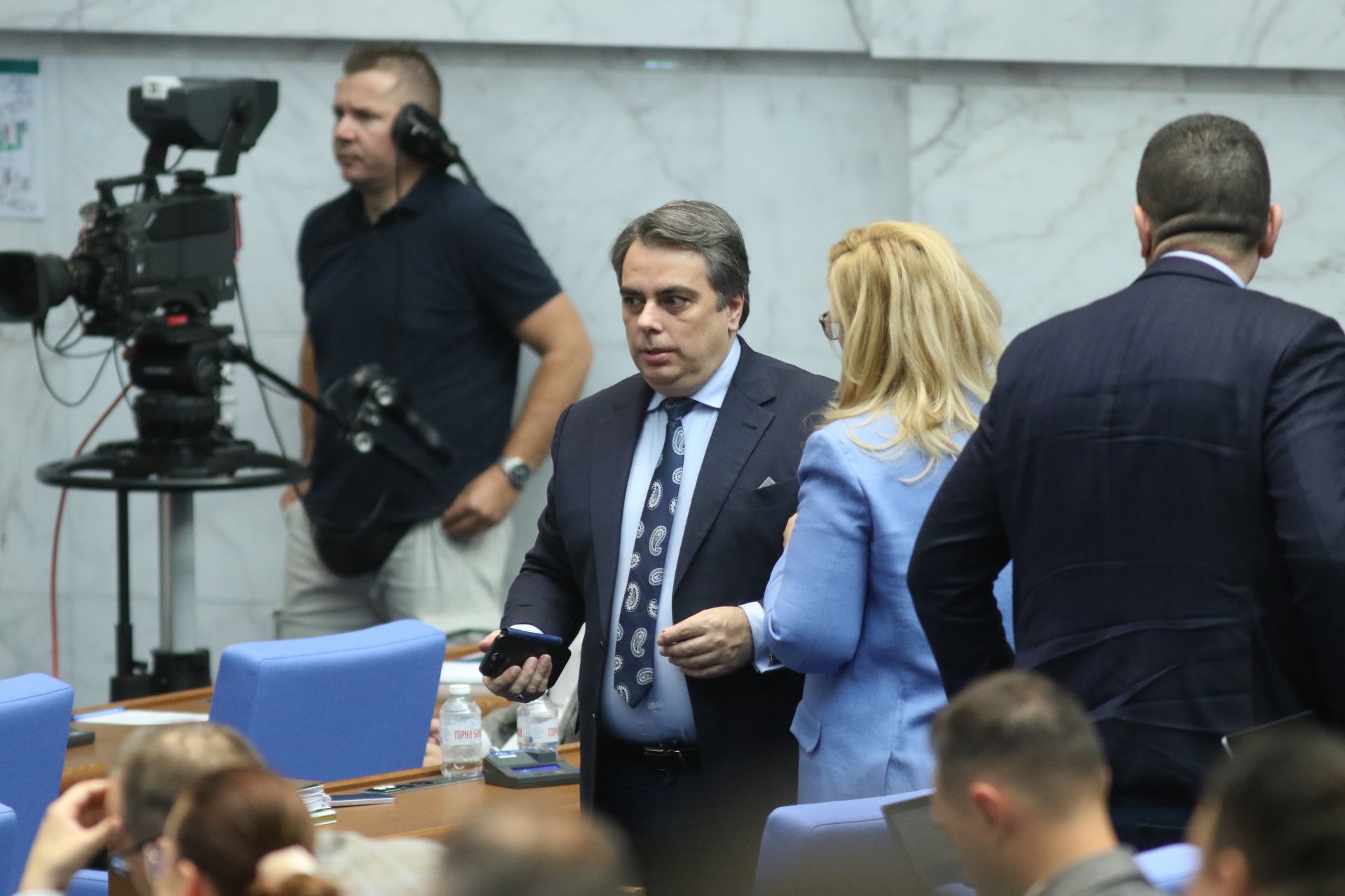 <p>Обсъждането на третия вот на недоверие, внесен срещу кабинета на Росен Желязков.</p>