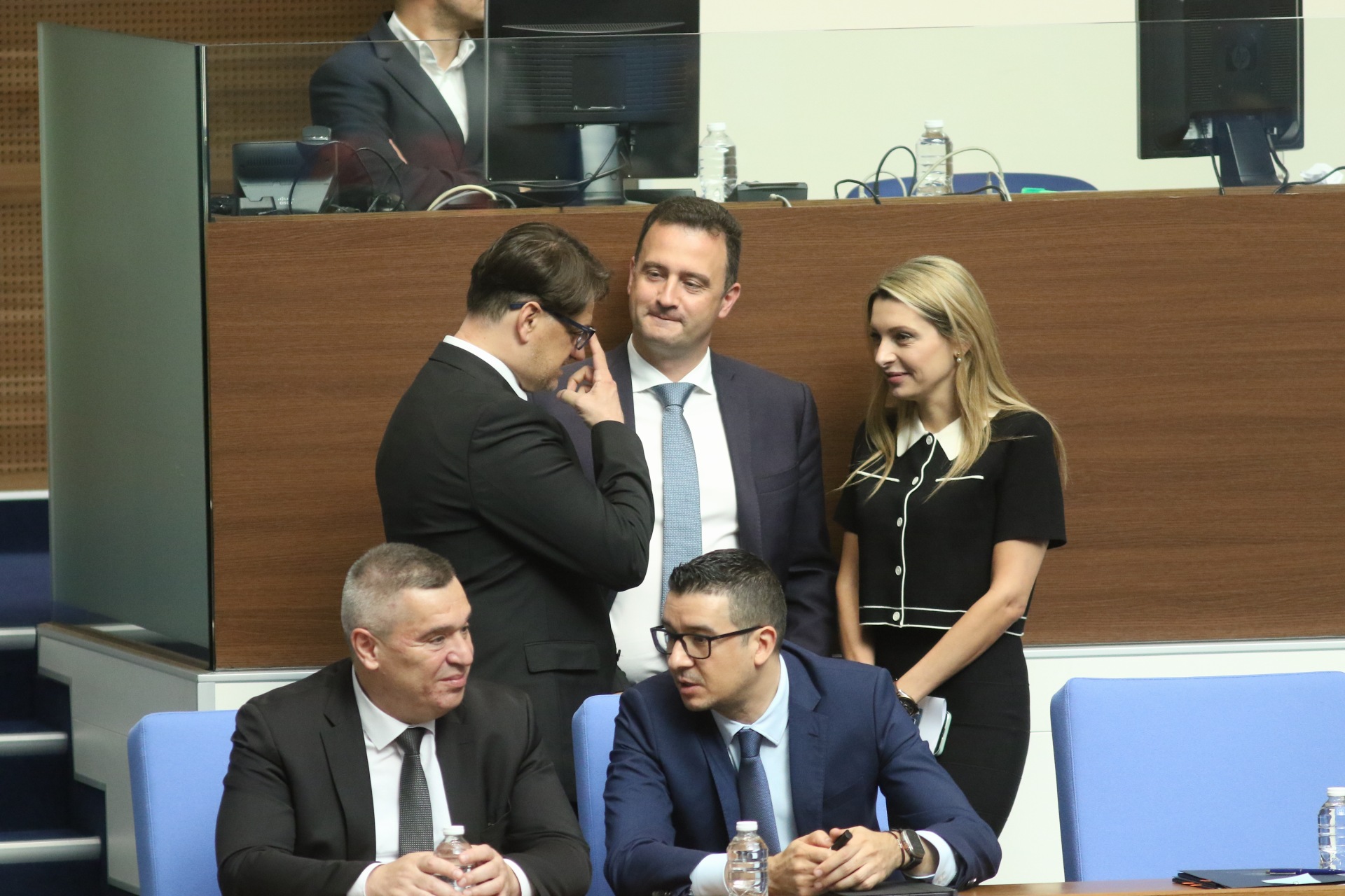 <p>Обсъждането на третия вот на недоверие, внесен срещу кабинета на Росен Желязков.</p>