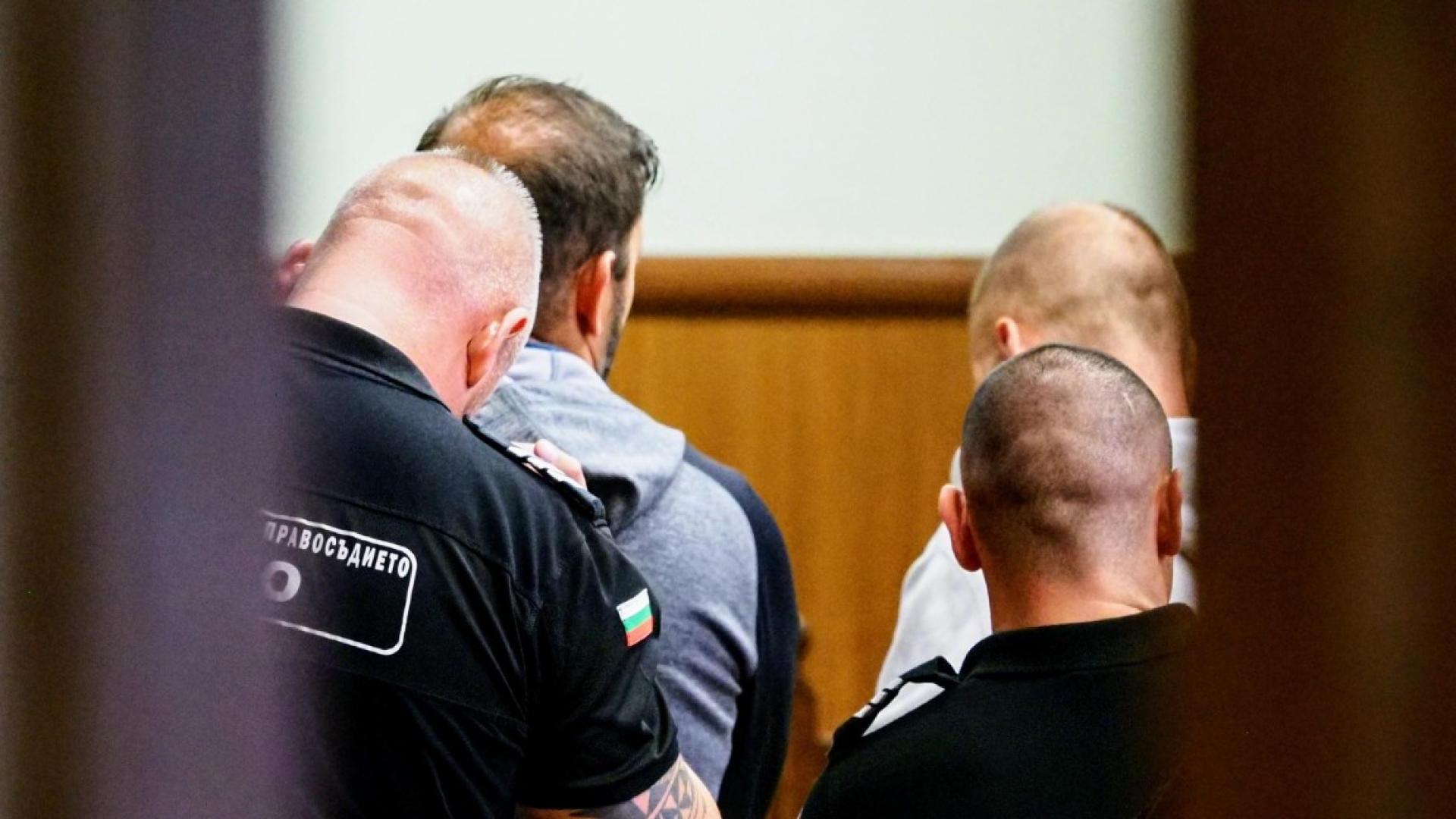 Бившият заместник кмет на София Никола Барбутов и бизнесменът Петър Рафаилов