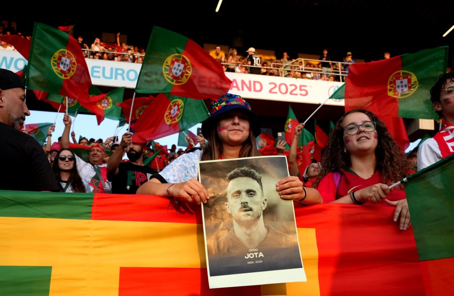 Минута мълчание за Диого Жота преди мача между Испания и1