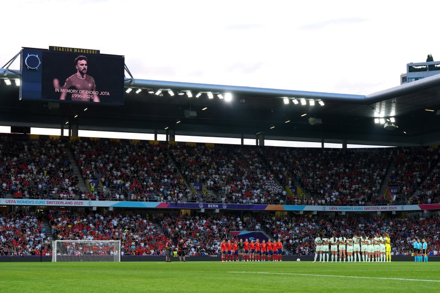 Минута мълчание за Диого Жота преди мача между Испания и1