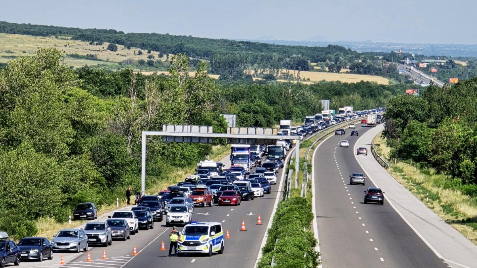 Общо 75 от пътуващите в страната предпочитат собствения си автомобил