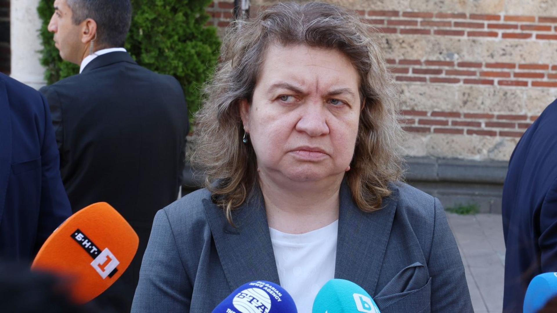 Тъй като сме съдружници по неволя докато повечето от парламентарните