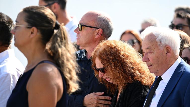  Португалия в сълзи: Съпругата на Диого Жота го изпрати в бяло 