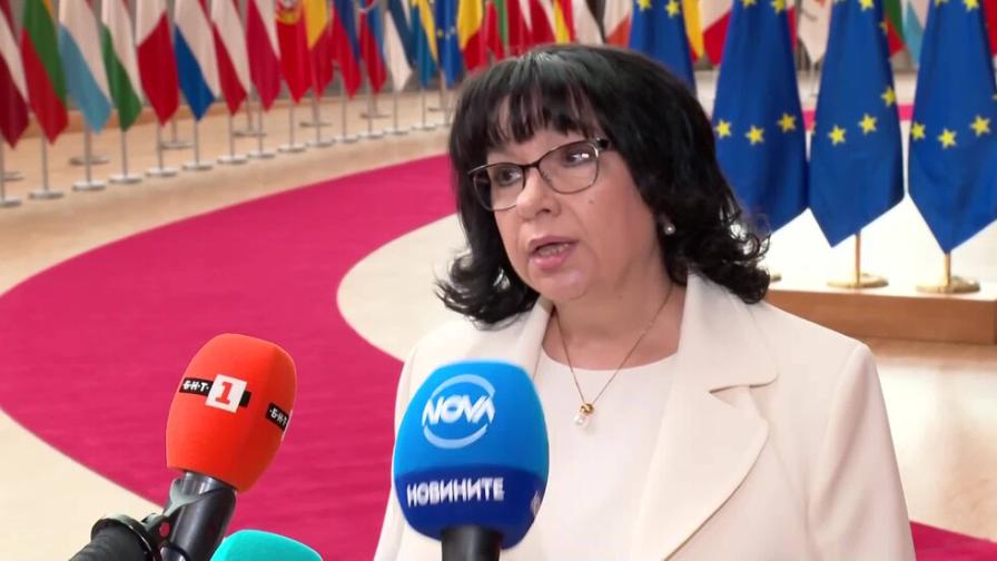 Петкова от Брюксел: Нищо не може да спре България по пътя ѝ към еврозоната