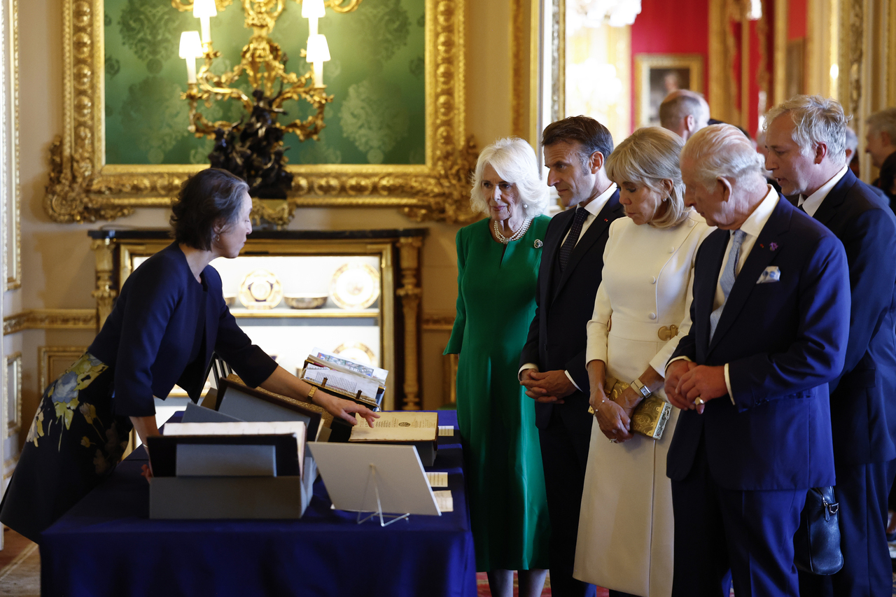 <p>Великобритания посреща Макрон с помпозност и церемонии.</p>