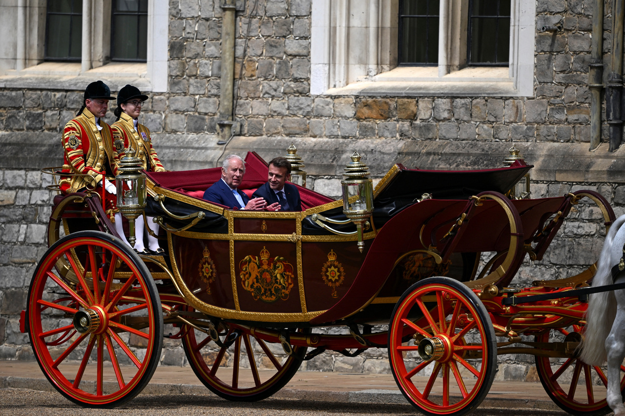 <p>Великобритания посреща Макрон с помпозност и церемонии.</p>