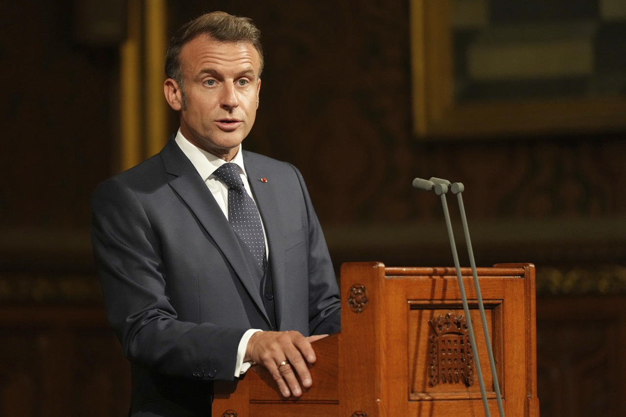 <p>Великобритания посреща Макрон с помпозност и церемонии.</p>
